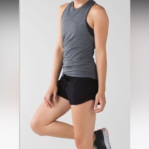 Lululemon Black Hotty Hot Short 2.5” size 6 Low Rise